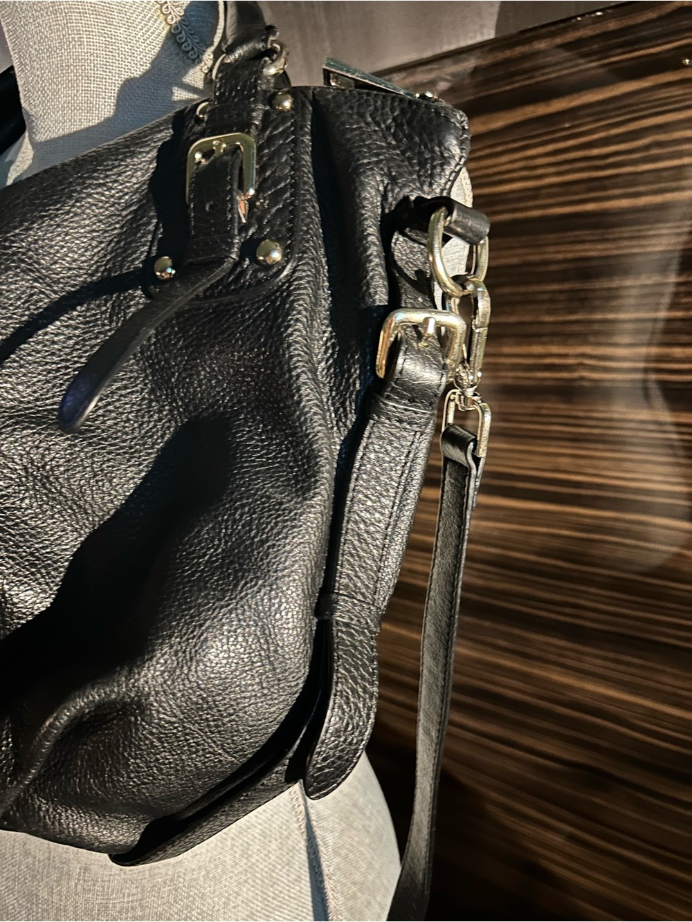 Danier Black Leather Shoulder Bag with Gold Hardware - Picture 2 of 9